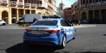 Crotone: divieto di avvicinamento con braccialetto elettronico per atti persecutori, violenza privata e invasione di terreni ai danni di un imprenditore e del Comune