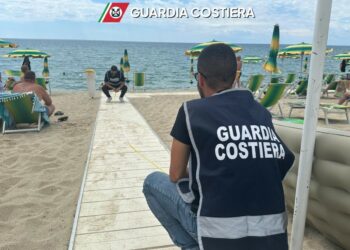 Spiagge sotto controllo: denunce e multe della Guardia Costiera per abusi sul litorale crotonese