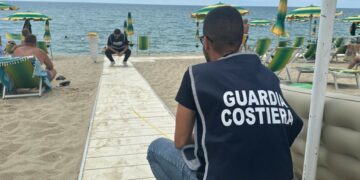 Spiagge sotto controllo: denunce e multe della Guardia Costiera per abusi sul litorale crotonese