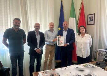 Crotone premiata “località marittima di eccellenza” da Consumerismo: turismo accessibile, sostenibile e di qualità
