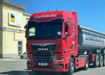 Crotone, via ai primi camion di rifiuti dal SIN: tra giustizia e bonifica, la Calabria prova a respirare
