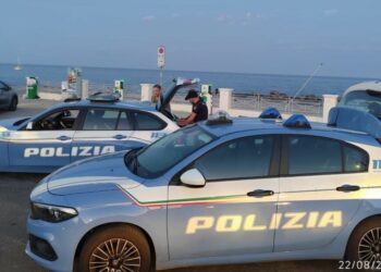 Crotone e provincia: maxi controlli della Polizia di Stato nelle località turistiche, sanzionato ristorante