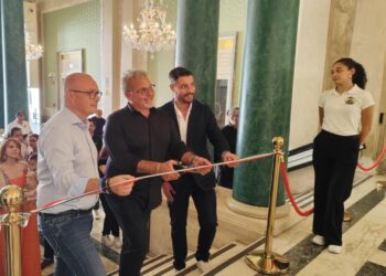 Crotone, inaugurata la mostra “Il maestrino della musica”: mostra a fumetti su Cilea
