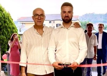 Cirò Marina, inaugurato il nuovo showroom “Élite Sofà” di Michele e Giuseppe Gironda: una storia di famiglia dal 1975 che guarda al futuro