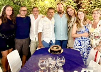 Cirò Marina, i compagni della 5ªE Ragioneria festeggiano 30 anni dal diploma