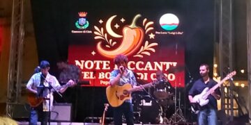 Cirò, successo per “Note piccanti nel borgo”: musica, tradizioni ed enogastronomia con i Carboidrati