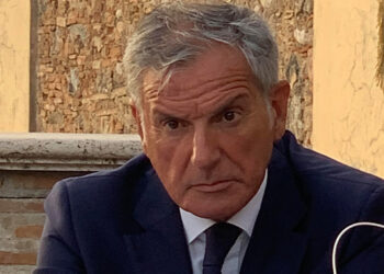 Il saluto del sindaco all’ammiraglio Agostinelli. “Menzione Speciale” per un amico della città