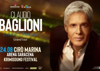 Claudio Baglioni porta il “GrandTour La vita è adesso” a Cirò Marina: il 24 agosto 2026 grande concerto all’Arena Saracena