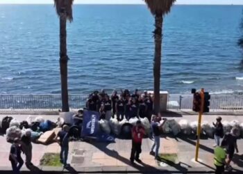 Calabria: rimosse più di 4 tonnellate di plastica e rifiuti dai volontari Plastic Free nel weekend