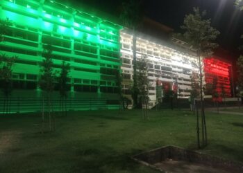 Cosenza, il Tribunale si illumina con il tricolore: “La giustizia vive anche nella sua estetica repubblicana”