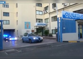 VIDEO – Crotone: la Polizia di Stato sottopone ad amministrazione giudiziaria il Crotone Calcio ed emette 17 Daspo “fuori contesto”