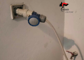 Mesoraca: tre persone denunciate dai Carabinieri per furto aggravato di energia elettrica