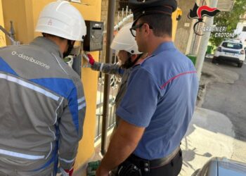 Cirò Marina: Carabinieri scoprono allacci abusivi a rete idrica ed elettrica, denunciato un 69enne