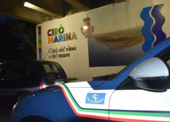 Cirò e Cirò Marina: maxi controlli della Polizia di Stato, identificate oltre 400 persone e sanzioni per oltre 1.000 euro