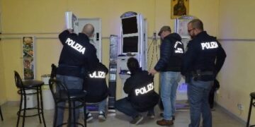 Crotone e Isola Capo Rizzuto: maxi controlli della Polizia di Stato, una denuncia e sequestri in sale scommesse