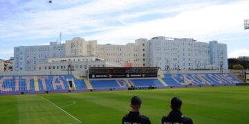 Crotone: undici tifosi della Cavese colpiti da Daspo per accensione di fumogeni allo stadio Scida