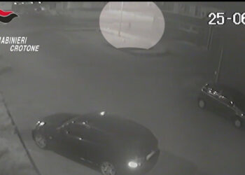 Cirò Marina: nuovi arresti per i furti di farmaci oncologici da oltre 700 mila euro all’Asp, sequestrati contanti e cellulari