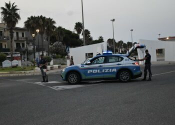 Crotone e Cirò Marina: controlli della Polizia di Stato, eseguita misura cautelare e sanzioni per irregolarità