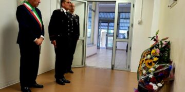 Il Sindaco di Crotone porge il suo omaggio per i Carabinieri, caduti nell’espletamento del servizio, al Comando Provinciale del Capoluogo 