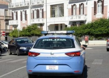 Crotone: la Polizia di Stato arresta due soggetti, uno condannato in via definitiva per violenza sessuale su minori e l’altro per associazione finalizzata al traffico di sostanze stupefacenti