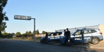 Crotone: la Polizia di Stato effettua controlli a Isola Capo Rizzuto e nel Capoluogo, denuncia cinque persone ed eleva contravvenzioni
