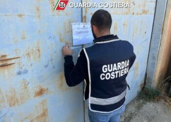 Guardia Costiera di Crotone: sequestrata un’attività commerciale di oltre 10.000 metri quadrati