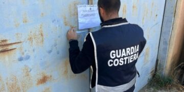 Guardia Costiera di Crotone: sequestrata un’attività commerciale di oltre 10.000 metri quadrati