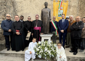 Inaugurato a Cariati il monumento dedicato a Mons. Alessandro Vitetti