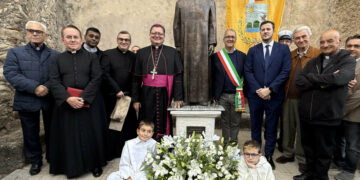 Inaugurato a Cariati il monumento dedicato a Mons. Alessandro Vitetti