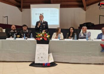 Mesoraca, i Carabinieri incontrano gli studenti: dal rispetto nasce il dialogo