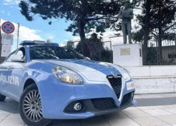 Crotone: 36 kg di fuochi d’artificio illegali in auto, sequestrati e un uomo dalla Polizia