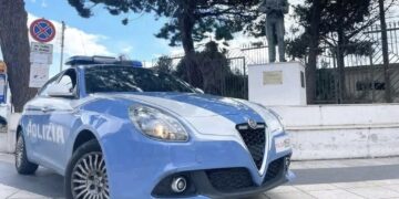 Crotone: 36 kg di fuochi d’artificio illegali in auto, sequestrati e un uomo dalla Polizia