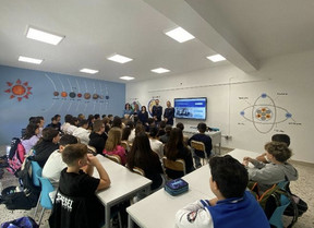 Crotone: La Polizia Postale incontra gli studenti di Rocca di Neto