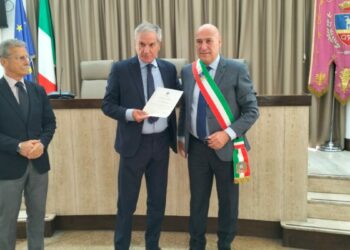 Crotone, menzione speciale all’ammiraglio Agostinelli, un amico della città