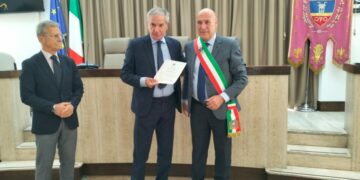 Crotone, menzione speciale all’ammiraglio Agostinelli, un amico della città