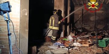 Incendi e incidenti: notte di lavoro per i Vigili del Fuoco di Crotone