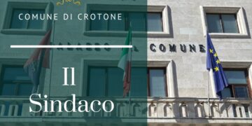 Crotone, il commosso addio del sindaco Vincenzo Voce: “Un uomo che ha servito la città con coraggio e dedizione”