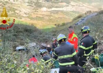 Trattore precipita in un burrone tra Pallagorio e Casabona: due morti e un ferito