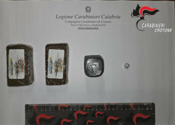 Sorpreso con oltre 100 grammi di hashish: 36enne arrestato nel centro di Crotone