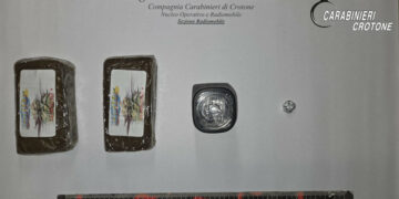 Sorpreso con oltre 100 grammi di hashish: 36enne arrestato nel centro di Crotone