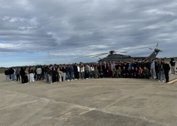 (VIDEO) Crotone, emozioni e formazione: oggi l’imbarco degli studenti sull’HH-139 per il Corso di Cultura Aeronautica
