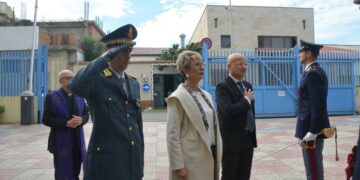 Crotone, la Polizia di Stato rende omaggio ai caduti: una cerimonia di memoria e gratitudine