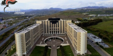 Isola Capo Rizzuto, indagine sul potabilizzatore: i Carabinieri acquisiscono atti da Comune, Regione e Asp su gestione e qualità dell’acqua