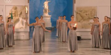 Crotone, cerimonia ufficiale di accensione della fiaccola olimpica