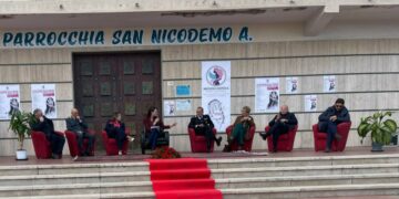 Cirò Marina, istituzioni unite in Piazza Kennedy per dire “no” alla violenza sulle donne