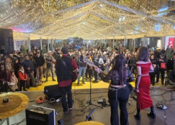 “Fuori dal Garage” travolge Crotone: talenti emergenti, rap, band e gli IMama illuminano il Natale al Centro