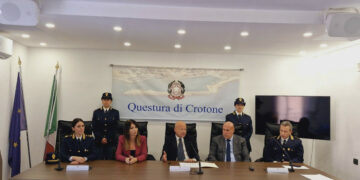 Crotone: la Polizia di Stato rinnova il protocollo con l’Amministrazione Comunale per il recupero dei soggetti maltrattanti