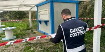 Isola Capo Rizzuto, due chioschi sequestrati a Le Cannella: occupavano abusivamente 170 mq di demanio marittimo