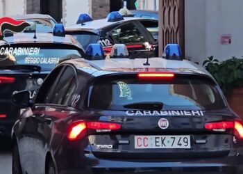 Finge di essere un Tenente dei Carabinieri e raggira un’anziana: arrestato il truffatore con i gioielli appena rubati