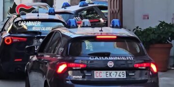Finge di essere un Tenente dei Carabinieri e raggira un’anziana: arrestato il truffatore con i gioielli appena rubati